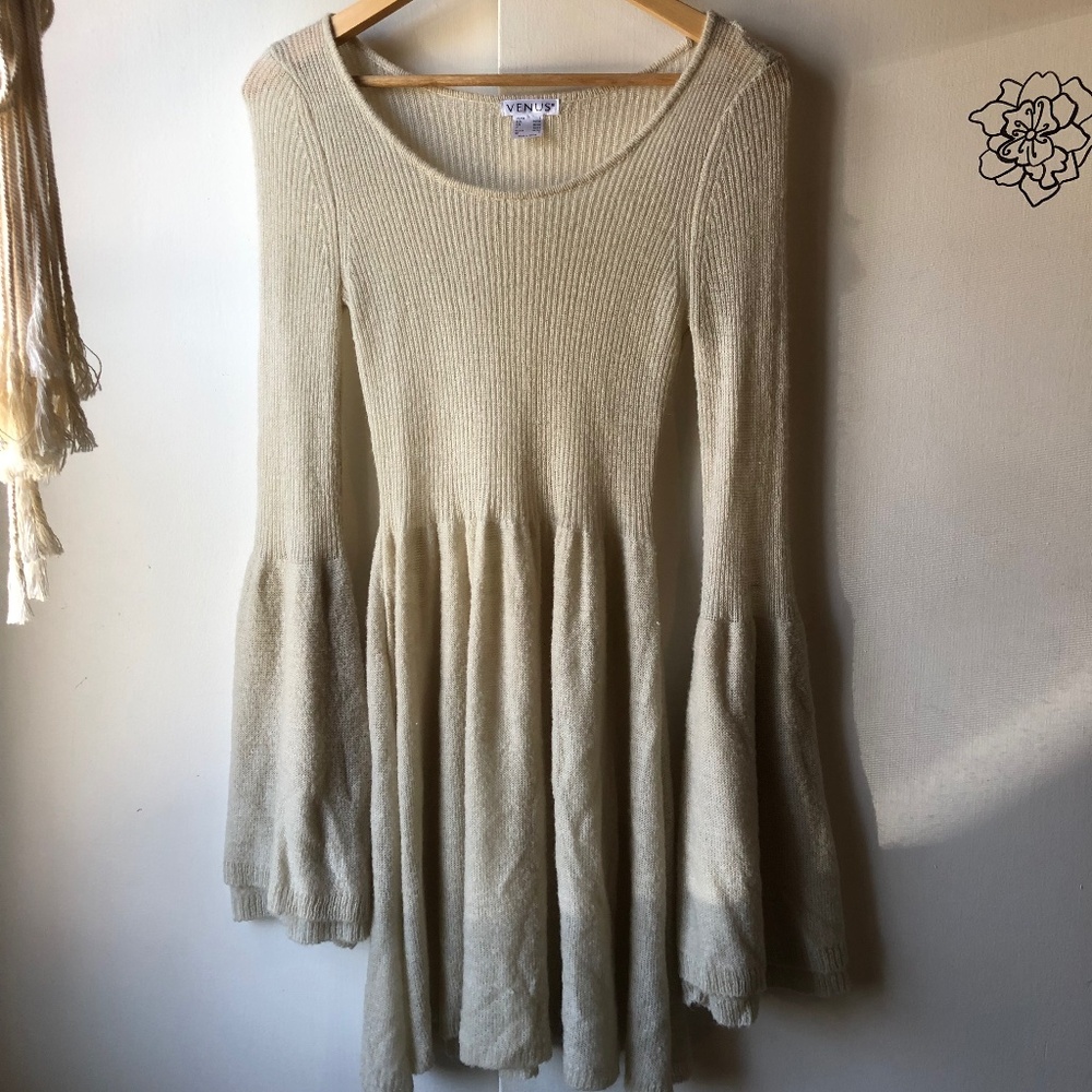 Womens Flowy Venus Light Sheer Dress Sleeves Long Small Cream